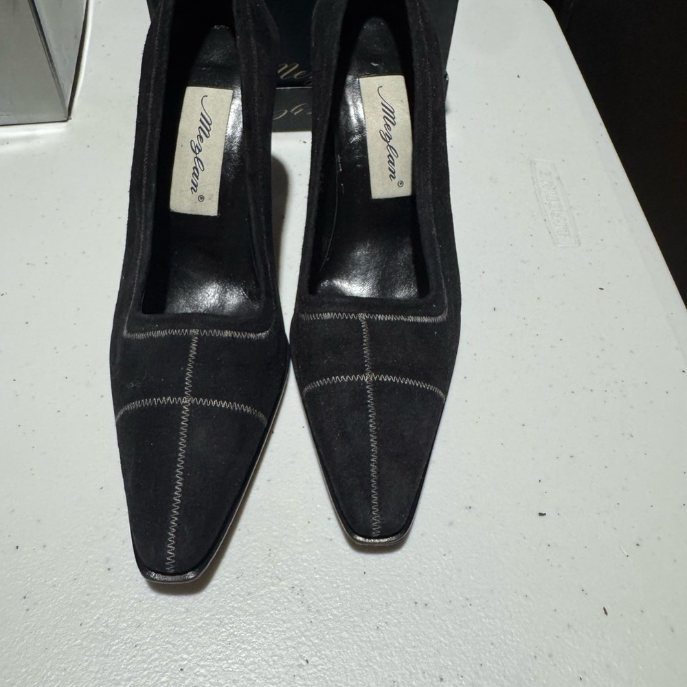 Mezlan Black Geometric Heels